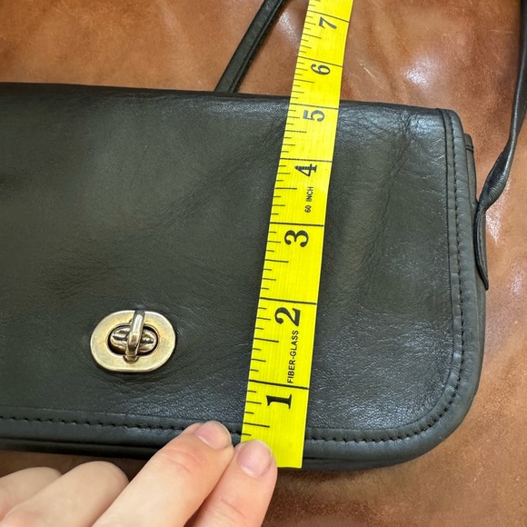 Vintage Black Turn Lock Leather Crossbody Dinky Bag Purse - Picture 13 of 15